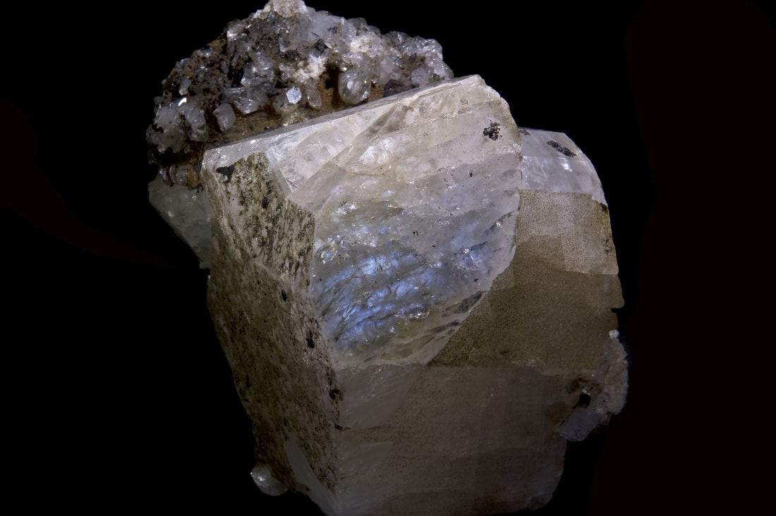 Rough Moonstone: By Didier Descouens - Own work, CC BY-SA 3.0, https://commons.wikimedia.org/w/index.php?curid=7642744